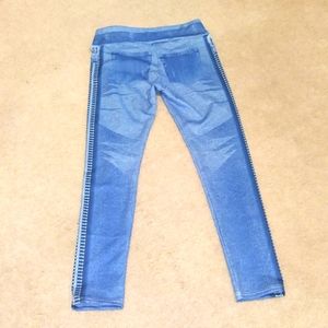 Leggings, 90% polyester & 10% spandex, never worn, small